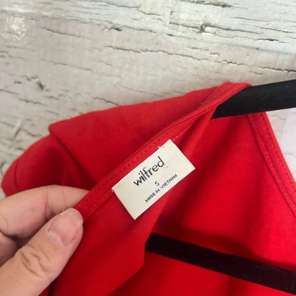 Aritzia Wilfred Adela T-Shirt | red | Size small - Picture 4 of 7
